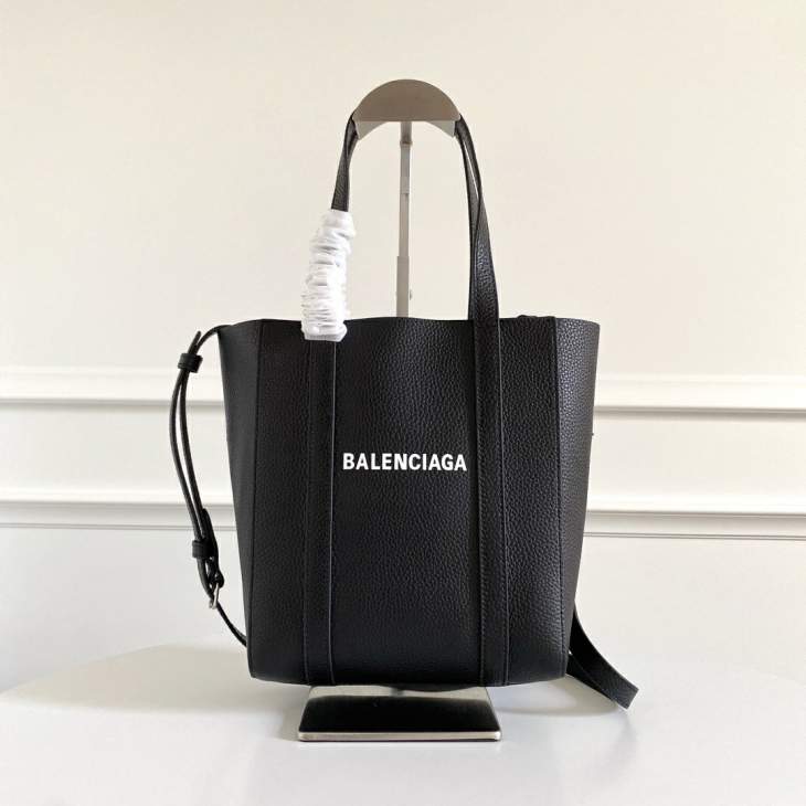 Picture of Balenciaga Handbags _SKUfw177415980fw